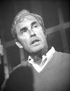 Robert Parrish interpreta Schoolboy (uncredited)