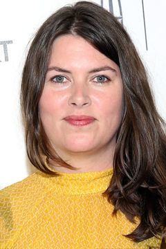 Claire Keelan interpreta Police Officer