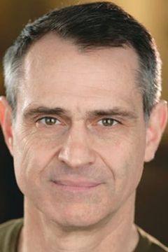 Matthew Boston interpreta FBI Boss