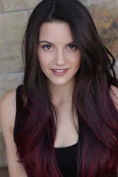 Kerry Gatins interpreta Teenage Waitress