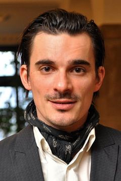 Hannes Wegener interpreta Willy Peter Stoll