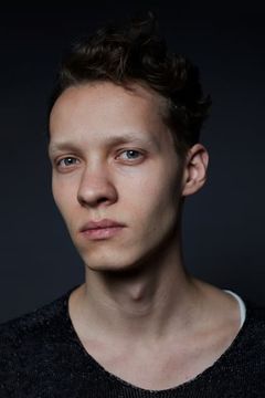 Felix Kammerer interpreta William Frankenstein