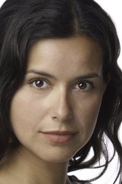 Alexandra Castillo interpreta Paris Reporter