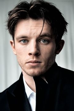 Jannis Niewöhner interpreta Maximilian