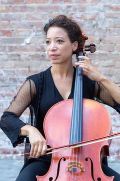 Adrienne Taylor interpreta Cellist