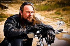 Ron Kari interpreta Biker (uncredited)