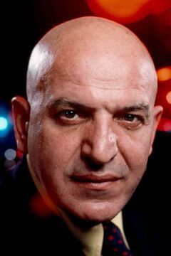 Telly Savalas interpreta Theo Kojak