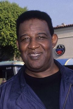 Frank McRae interpreta Grover