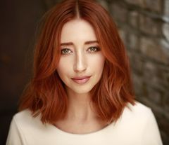Kara Lily Hayworth interpreta Pixie Reader (uncredited)
