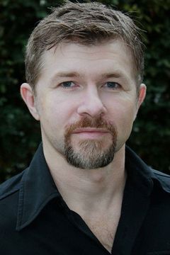 Todd Brown interpreta Police Officer #1 (as Todd Eastman Brown)