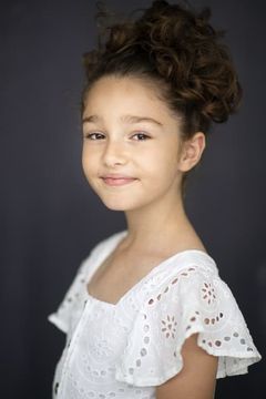 Ava Caryofyllis interpreta Beth