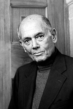 James B. Harris interpreta Private in the Attack (uncredited)