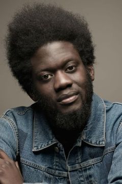 Michael Kiwanuka interpreta Himself