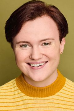 Austin Owens Kelly interpreta Cashier