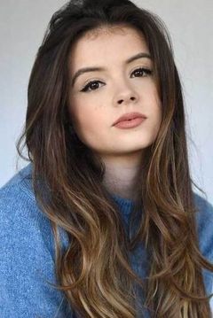 Emily Coates interpreta Rosa