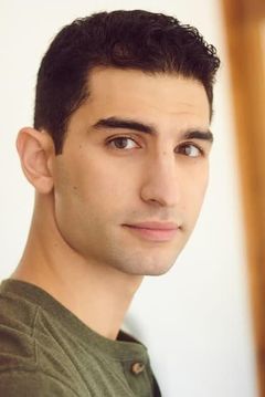 Raffi Barsoumian interpreta Omar Hamza