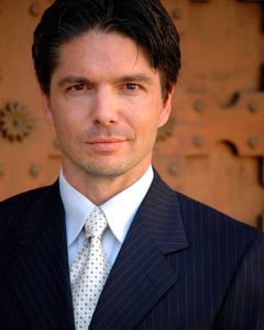 David P. Johnson interpreta Cooper (uncredited)