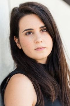 Laura Wheelwright interpreta Nicky Henry