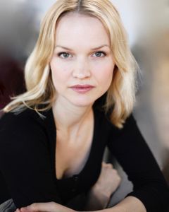 Ailsa Marshall interpreta Lt. Rorke's Wife