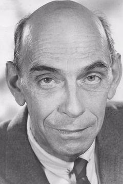 Milton Parsons interpreta Bald Man (uncredited)