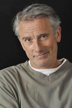 Benoît Gourley interpreta TV journalist trial