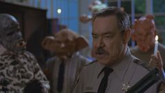 Gil Roper interpreta Electrician