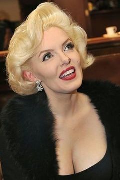 Suzie Kennedy interpreta Marilyn Look-A-Like