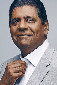 Vijay Amritraj interpreta Starship Captain