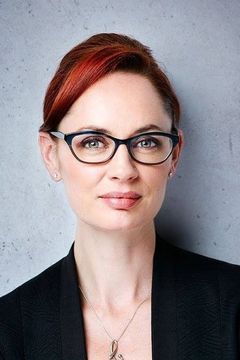Jennifer Gibson interpreta Diane