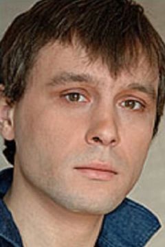 Maksim Evseev interpreta officer