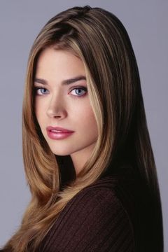 Denise Richards interpreta Barbara Robinson