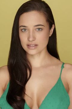 Tatum Miranda interpreta Party Girl (uncredited)