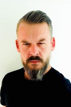 Lee Asquith-Coe interpreta Russian Henchmen