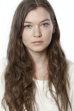 Hannah Gross interpreta Mina Edison