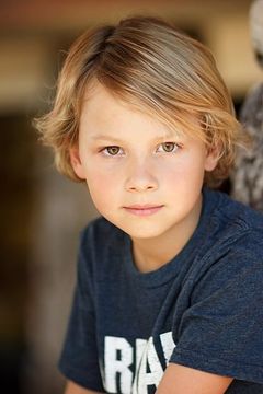 Finn Carr interpreta Ellingboe Boy 1 (voice)