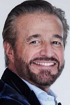 Christian De Sica interpreta Luciano Baietti