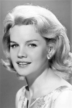 Carroll Baker interpreta Eleanor Crisp