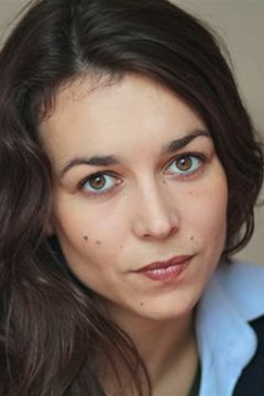 Marie Dompnier interpreta Isabelle Deloye