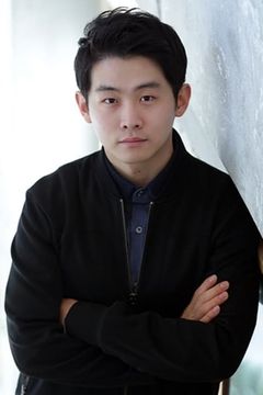 Kim Chang-hwan interpreta Secretary of State's assistant