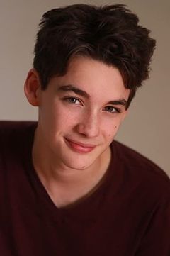 Dylan Kingwell interpreta Arthur