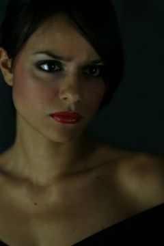 Giulia Ruffinelli interpreta Ragazza castana