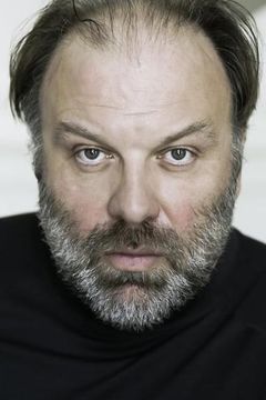 Waldemar Kobus interpreta Colonel Pflueger