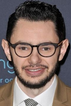 Nick Peine interpreta Rodney