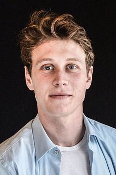 George MacKay interpreta Bill Turcotte