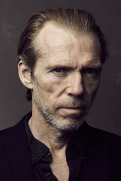 Richard Brake interpreta Rex