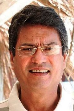 Kanwaljit Singh interpreta Rajveer's father