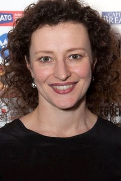 Anna Francolini interpreta Mrs. Goddard