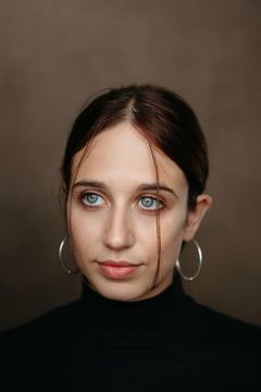 Harriet Cains interpreta Philipa Featherington