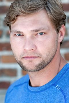 Dan B. Norris interpreta Billy Murphy