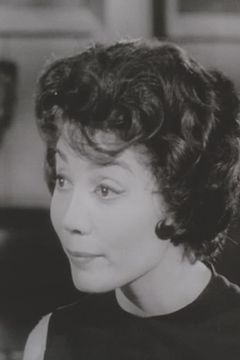 Jackie Joseph interpreta Mrs Kirkland